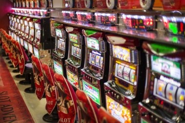 pasjackpot Casino Hold'em mobile interface showing dealer cards and player options